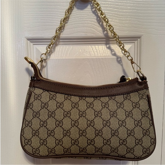 Gucci Brown GG Supreme Shoulder Bag with Gold Hardware - Picture 2 of 7